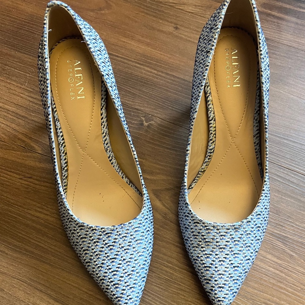 Adorable blue and silver Alfani heels - like new